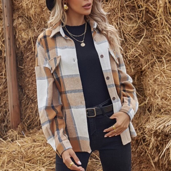 Plaid Khaki Tan pocket button up shacket Top Oversized - Picture 9 of 11